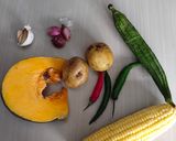 Foto langkah ke 1 dari resep Sayur bening labu merah, jagung dan oyong.