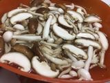 ไข่ห่อเต้าหู้ราดเห็ดสามอย่าง