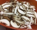 รูปขั้นตอนการทำที่ 1 ของ ไข่ห่อเต้าหู้ราดเห็ดสามอย่าง