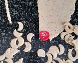 A picture of step 4 of Kaju crunch cookies.