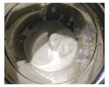 தேங்காய் வெண்ணிலா மில்க் ஷேக் (Thenkai vannila milkshake recipe in tamil) ரெசிபி ஸ்டேப் 3 புகைப்படம்