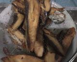 Foto langkah ke 2 dari resep Oseng Ikan Keranjang.