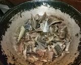 Foto langkah ke 3 dari resep Oseng Ikan Klothok Cabe Hijau.