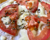 Foto del paso 3 de la receta: Pizzeta rápida en masa de taco🌮 tomate 🍅 orégano