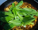 Foto langkah ke 5 dari resep Tom Yum Tumis Jamur.