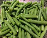 A picture of step 1 of Sauteed String Beans with Shimiji Mushrooms.