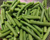 A picture of step 1 of Sauteed String Beans with Shimiji Mushrooms.
