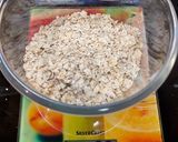 A picture of step 2 of Strawberry Overnight Oats 🍓.