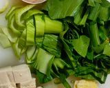 Foto langkah ke 1 dari resep Sup Bening Tahu Sawi.