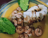 Foto del paso 6 de la receta: Calamar a la plancha con langostinos al ajillo