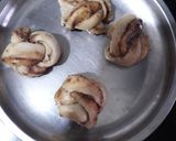 सिनेमान रोल्स(No Yeast Eggless CINNAMON ROLLS recipe in marathi) रेसिपी स्टेप 2 फोटो 