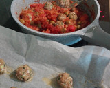 Foto del paso 5 de la receta: Albóndigas en salsa de tomate al comino sobre arroz con coliflor
