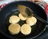 Foto langkah ke 3 dari resep Tahu goreng kering crispy dan sambal petis.