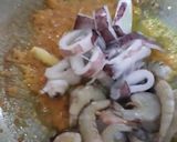 Foto langkah ke 5 dari resep Asam manis seafood (kepiting,udang,cumi).
