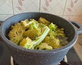 A picture of step 1 of Veggies broccoli almond soup.