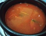 Foto langkah ke 8 dari resep Sup jamur asam pedas.
