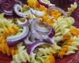Foto del paso 5 de la receta: Fideos tricolor en ensalada con texturas y sabores varios