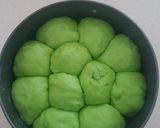 Foto langkah ke 3 dari resep Roti Sobek pandan.