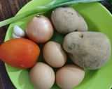 Foto langkah ke 1 dari resep Tomket (Tomat Kentang Telur) Ceplok buat Sarapan Cantik.