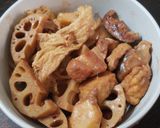 A picture of step 6 of Fermented beancurd with lotus roots and ribs 南乳蓮藕炆排骨.