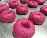Foto langkah ke 3 dari resep Donat Buah Naga eggless.