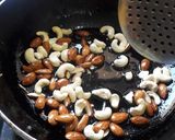 ખજૂર ગુંદર પાક (Khajoor Gundar Paak Recipe In Gujarati) રેસીપી સ્ટેપ4ફોટો