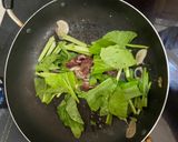 Hình bước làm 4 của món Mì gói nước bò xào