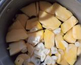 Foto langkah ke 2 dari resep Sayur bening daun kelor labu kuning.