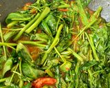 Foto langkah ke 4 dari resep Tumis kangkung spicy.