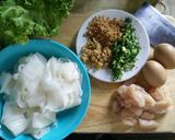 รูปขั้นตอนการทำที่ 1 ของ ก๋วยเตี๋ยวคั่วไก่