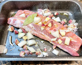 Foto del paso 2 de la receta: Costillar asado, al vino tinto, con hierbas aromáticas