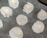 Foto del paso 4 de la receta: Mini Pavlovas rellenas de crema de mascapone