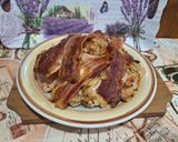 Zöldborsófőzelék, 🫛 sült csirkecombbal🧅🥓🍗🧄 recept fázis 5 fotója