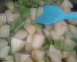 A picture of step 3 of Potato and Celery Soup with Garlic and Cream.