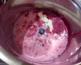 A picture of step 2 of Strawberry thandai.