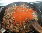 Foto del paso 4 de la receta: Macarrones integrales con ternera y champiñones