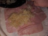 Tarta de cebolla, paleta y queso cremoso