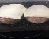 Foto del paso 2 de la receta: Hamburguesa con cebolla y manzana caramelizadas y queso de cabra