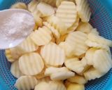 A picture of step 3 of Chips, plantain and fried egg with sauce.