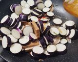 Foto langkah ke 3 dari resep Tumis Terong Tahu Pedas.