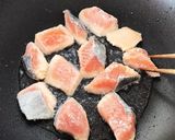 A picture of step 5 of Salmon Nanbanzuke (Sweet and Sour Marinated Salmon).