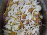 Papas al horno con centro de carne de cerdo ahogadas en cerveza