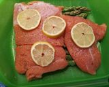 Foto del paso 2 de la receta Salmón con espárragos, lekue