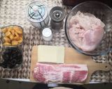 Gluténmentes aszalt gyümis csirkemell, fokhagymás-tejfölös virslisalátával recept fázis 3 fotója