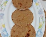 A picture of step 5 of Bran flour roti.
