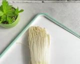 Foto langkah ke 1 dari resep Jamur Enoki Crispy.