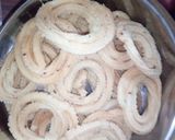 A picture of step 2 of Potato Muruku/Chaklis.