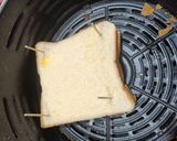 Foto langkah ke 3 dari resep Mozarella French Toast.