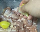 Foto langkah ke 1 dari resep Honey Lemon Chicken.