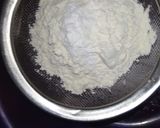 Foto langkah ke 4 dari resep Bolu kukus buah naga merah.